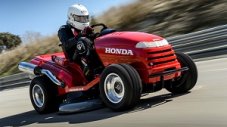 Honda направи най-бързата тревокосачка в света