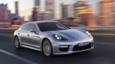 Завод на Porsche спря работа заради наводненията