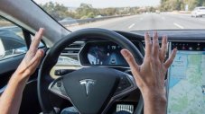 Да спиш зад волана: служителите на Tesla вече го правят (ВИДЕО)