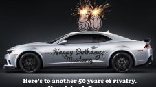Camaro поздрави Mustang с юбилея