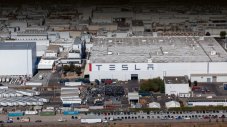 Мъск отвори завода на Tesla въпреки забраните