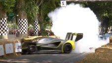 Единственият на света Lotus Evija X беше разбит пред публика