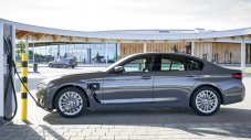 BMW предлага нови хибриди и дизели