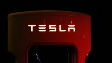 Мъск ще купува Tesla срещу 71 млрд. долара