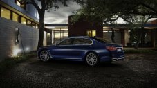 BMW отбелязва 100 години с уникална 7-Series 