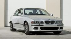 16-годишно BMW M5 на 703 км се продава за 180 000 долара