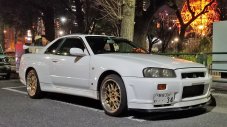 Откраднатият Nissan Skyline GT-R на Люис Хамилтън беше спасен в последния момент