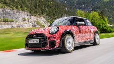 Новото MINI John Cooper Works дебютира в състезание по издръжливост