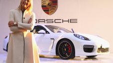 Кръстиха Porsche Panamera GTS на Мария Шарапова