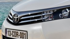 Toyota заменя роботите с хора