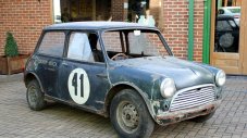 Този Mini Cooper има V8 мотор и преден мост от Jaguar E-Type