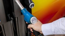 BMW и Toyota вече зареждат колите си с бензин без съдържание на петрол