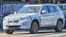 BMW iX3 вече е по улиците в Мюнхен