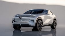 Новият кросоувър на Infiniti се счупи на премиерата си (ВИДЕО)