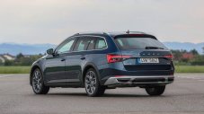 Skoda Superb iV и Volkswagen Passat GTE не преминаха „Лосовия тест“
