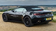 Aston Martin загатна нова суперкола