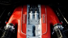 Ferrari разкри как ще запази своите V12 двигатели