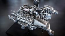 Mercedes-Benz слага новия 4.0 V8 би-турбо на всички модели AMG