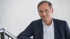 Шефът на VW отрече масови съкращения