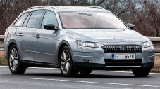 Първи снимки на новата Skoda Superb Combi