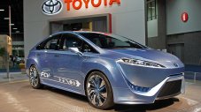 В Toyota са готови с водороден седан
