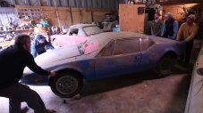 Добре запазен De Tomaso Pantera събира 46 години прах в хале