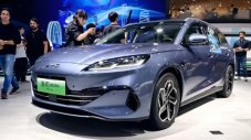 BYD показа електрифициран аналог на VW Passat Variant