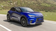 Проблем блокира шофьори и пътници в хибриди на Lexus и Toyota