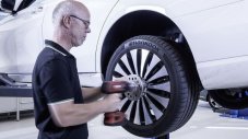 Защо фабричните гуми са различни от тези, които си купувате от магазина