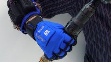 GM и NASA разработват съвместно роботизирани ръкавици