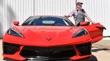 87-годишен си купи Corvette с 500 коня, за да ходи на пазар