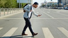 Смартфоните и всъдеходите убиват все повече пешеходци