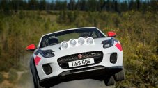 Кабриолетът F-Type стана рали автомобил (ВИДЕО)