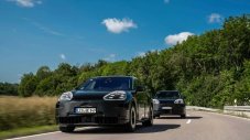 Porsche ще запази Cayenne с ДВГ по-дълго от електрическия Taycan