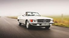 Класически Mercedes-Benz SL се движи на ток