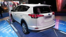 Хибридният RAV4 харчи под 5 л/100 км
