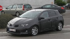 Шпионски снимки на новата Toyota Auris