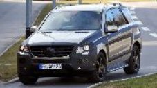 Новият Mercedes-Benz ML свали част от маскировката