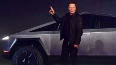 Защо акциите на Tesla са безсрамно надценени?