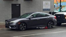 Седанът Honda Civic свали камуфлажа