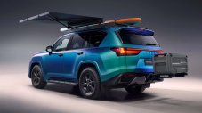 Lexus показа всъдеход с променяща цвета си боя 