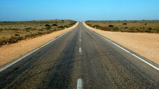 Австралия маха ограниченията от 200 км магистрали