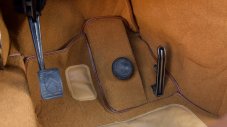 Защо класическите Citroen-и нямат стандартен педал за спирачка