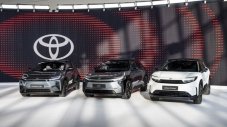 Toyota променя курса в Европа, дава само още 5 години на ДВГ