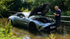 Шофьор удави нов Aston Martin Vantage от глупост