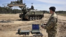 Британската армия получи 30-тонна машина с дистанционно