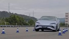 Китайски електромобил е близо до рекорда на &bdquo;Лосовия тест&ldquo;