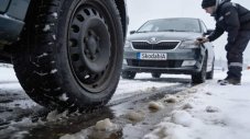 Девет от шестнайсет зимни гуми се провалиха на тест за безопасност