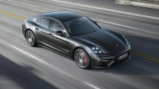Porsche Panamera Turbo подобри рекорд на Северната дъга