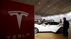 Tesla отива на съд заради автопилота си